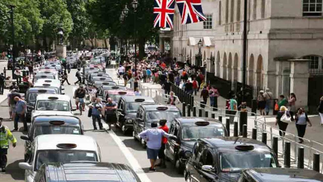 El centro de Londres bloqueado por los taxistas
