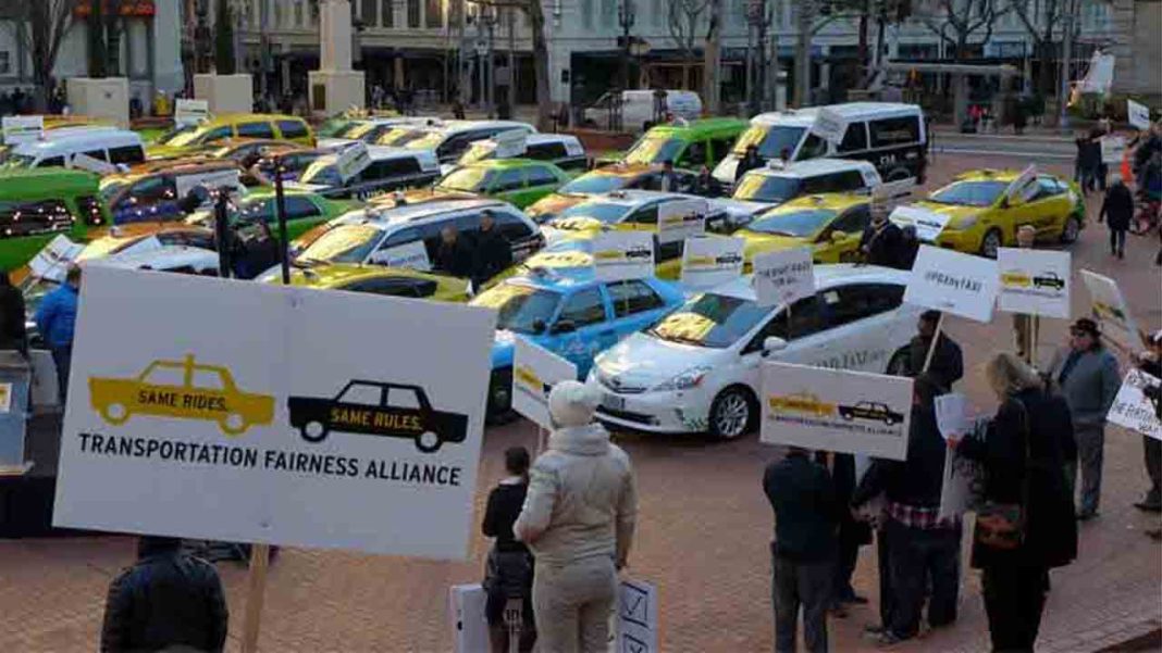 Los taxistas de Oregón protestan contra Uber en Portland