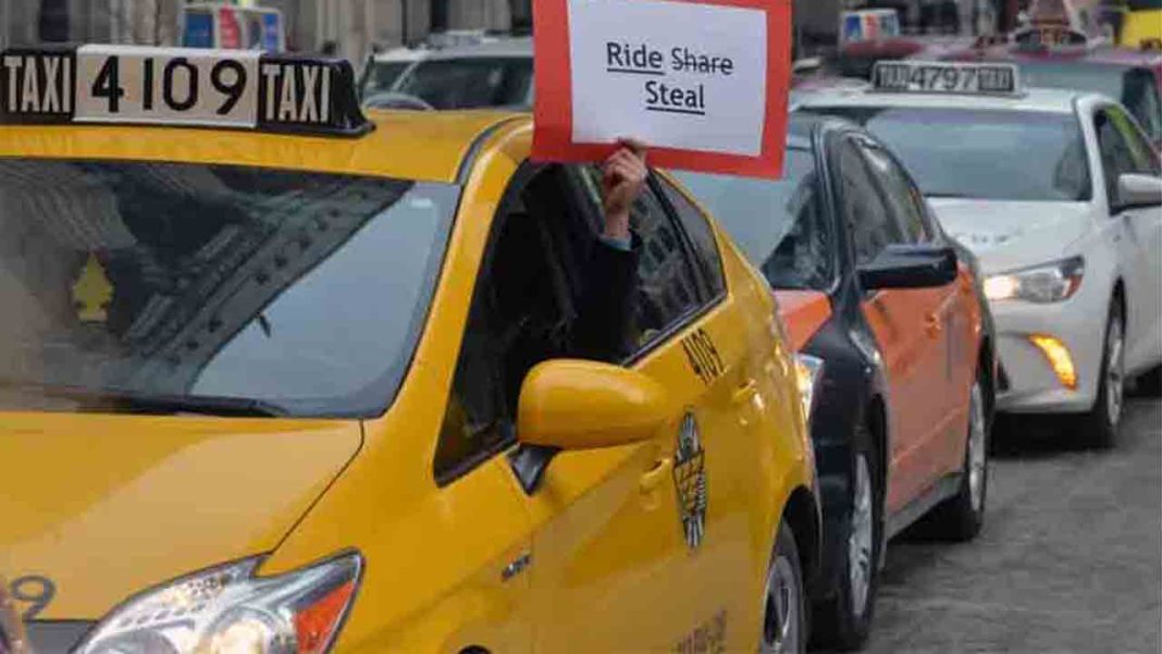 Los taxistas se manifiestan contra Uber en Chicago