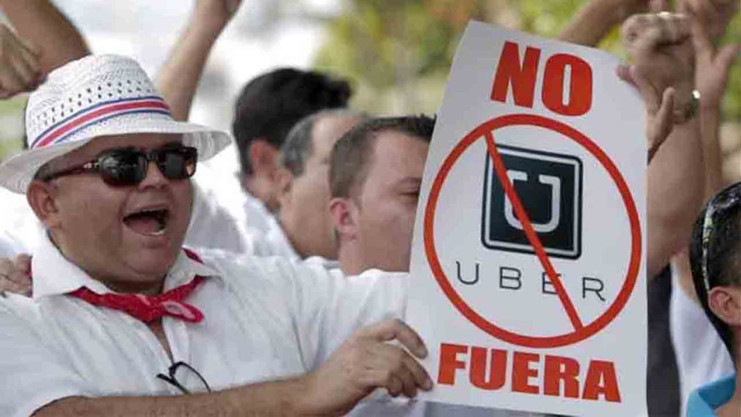 Los taxistas de Costa Rica se manifiestan contra Uber en San José