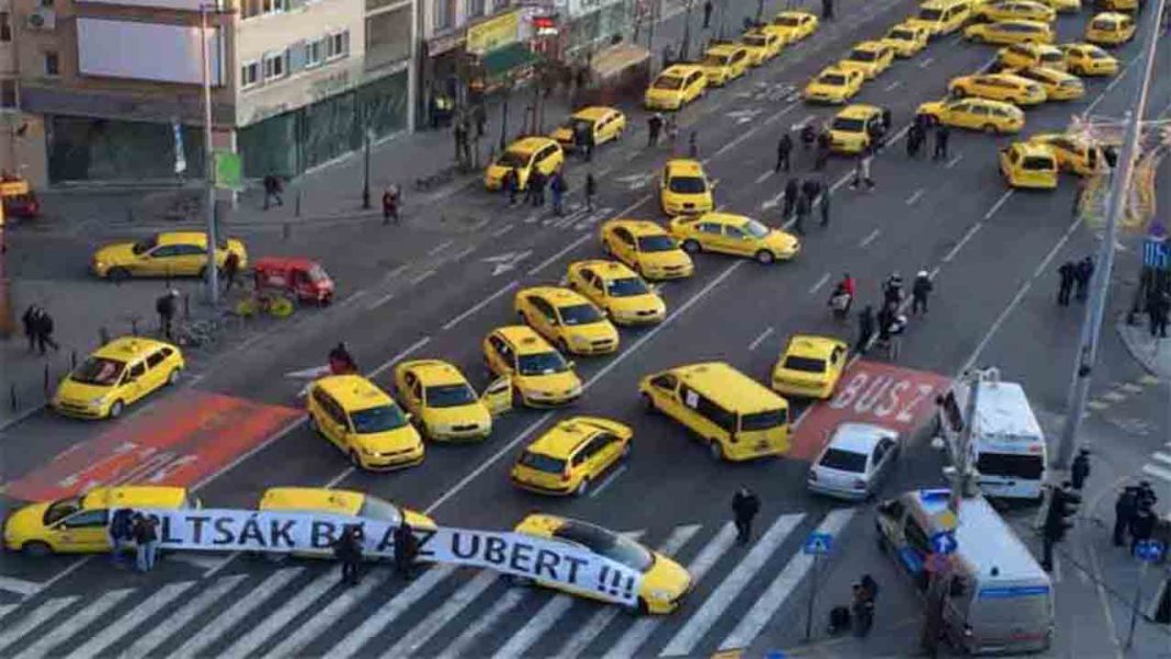 Los taxistas de Budapest exigieron la prohibición de Uber