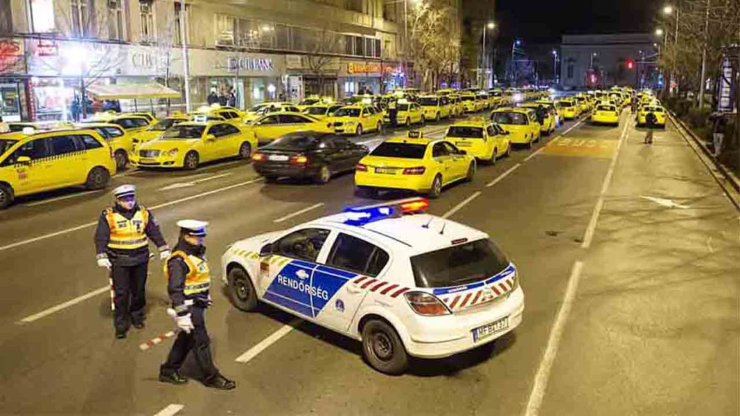 Los taxistas húngaros protestas contra Uber en Budapest