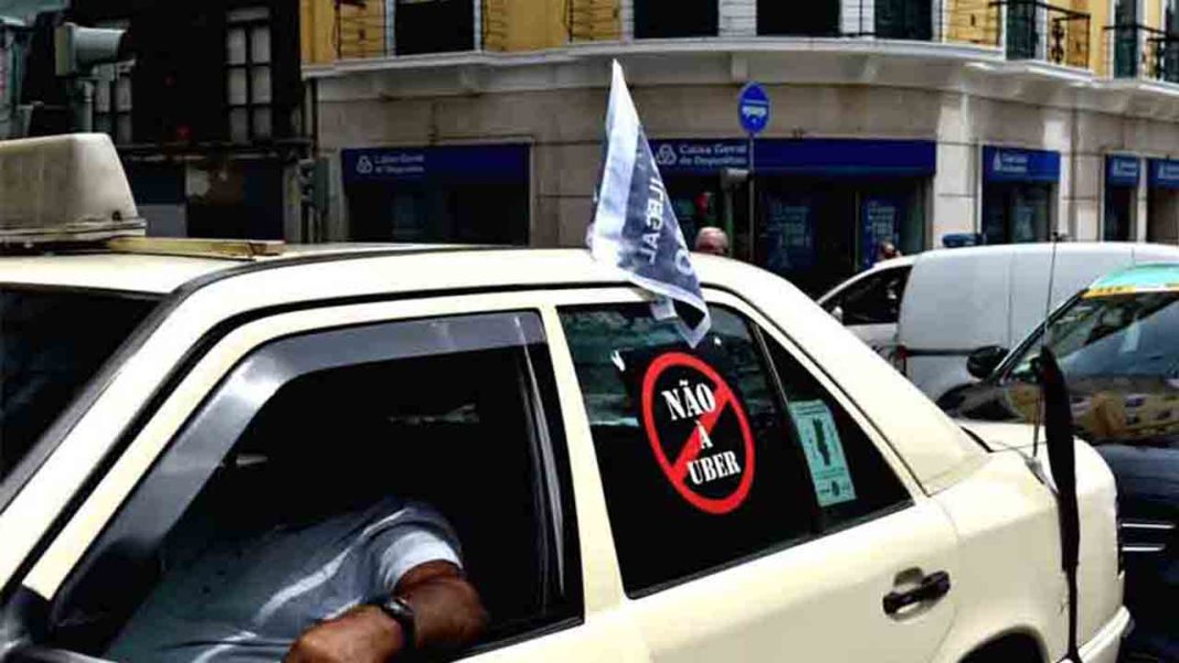 Taxistas portugueses protestan contra Uber en Lisboa