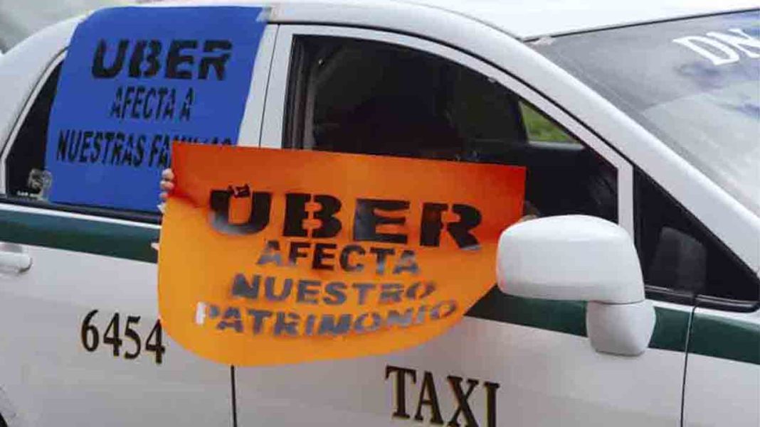 Los taxistas mexicanos se manifiestan contra Uber en Quintana Roo