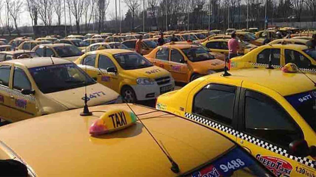 Taxistas rumanos convocan una gran protesta contra Uber en Bucarest