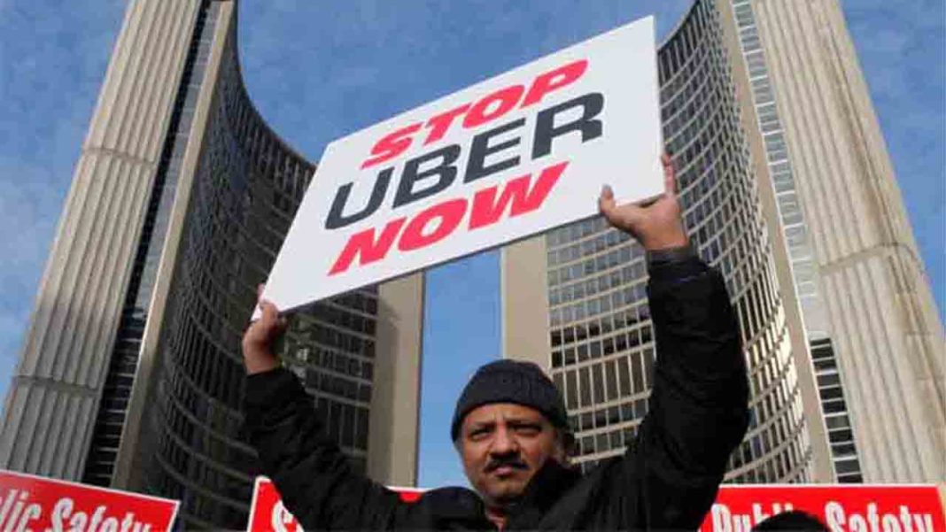 Manifestación contra Uber frente al Ayuntamiento de Toronto