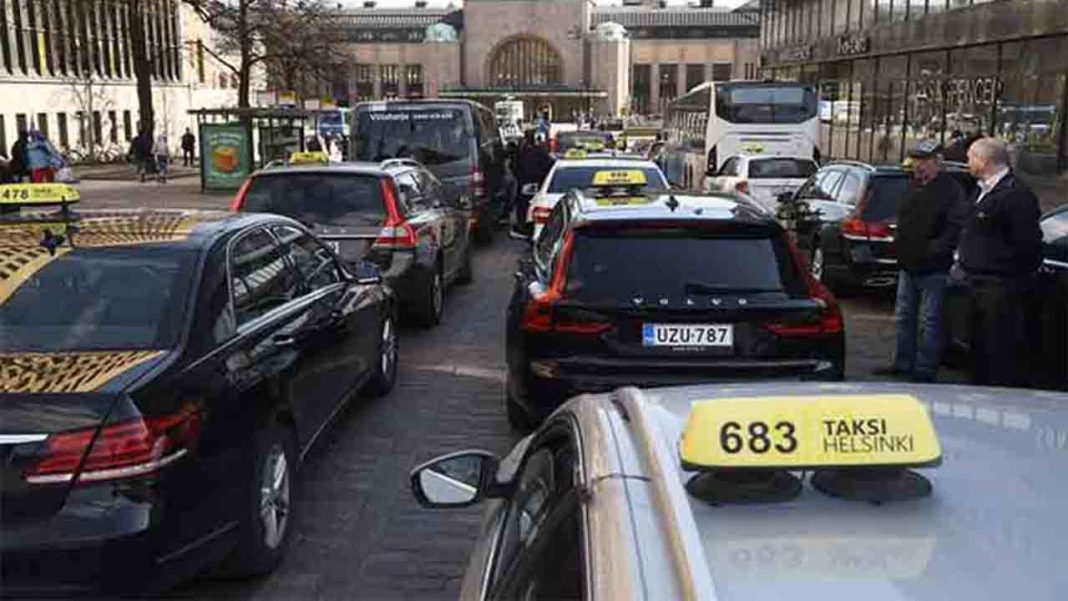 Protesta de los taxistas finlandeses en Helsinki por la regulación