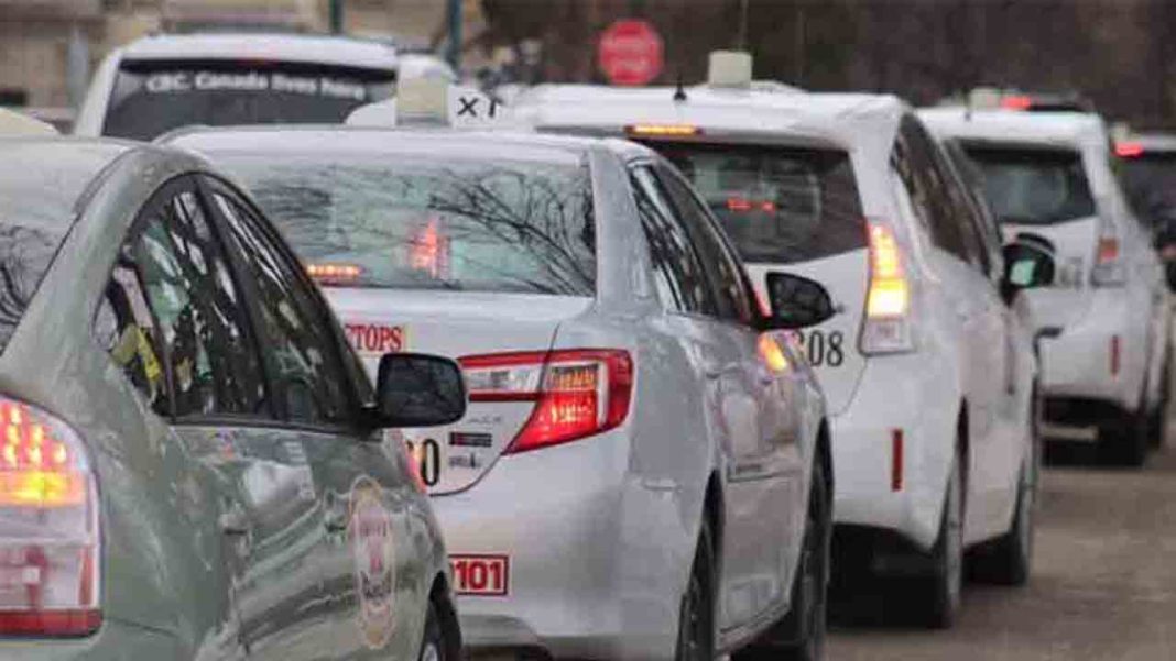 Los taxistas canadienses protestan contra Uber en Manitoba