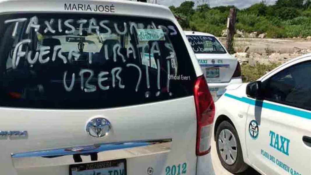 Protesta de los taxistas en Cancún contra la intrusión de Uber