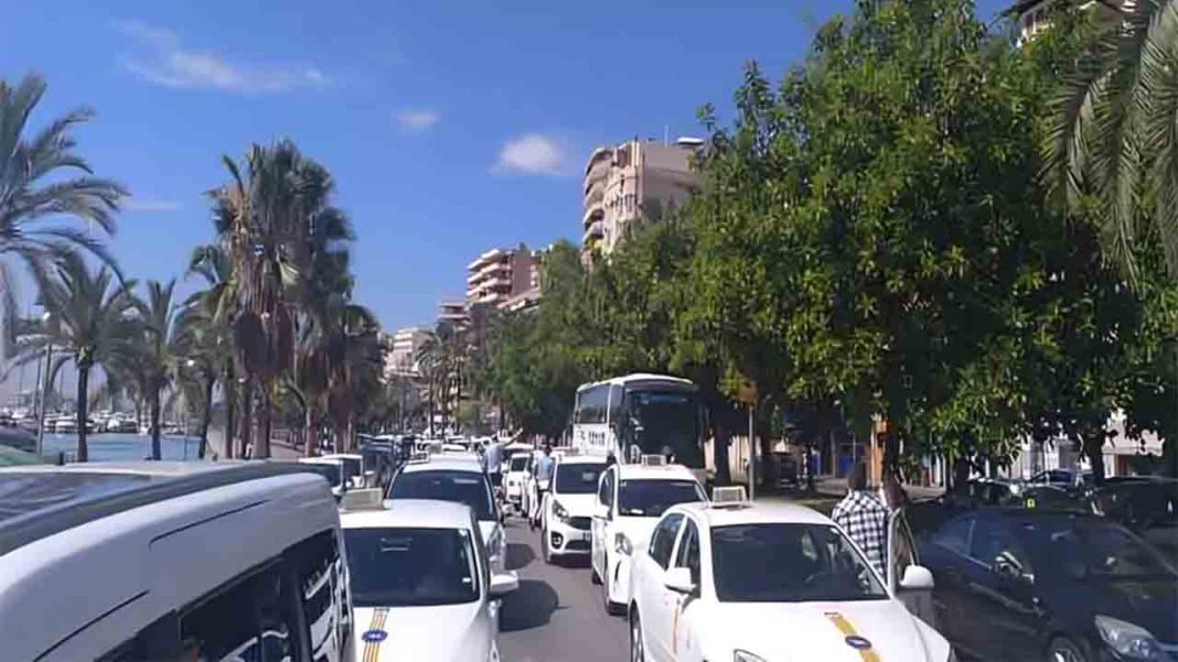 Protesta de los taxistas en Palma de Mallorca contra Uber