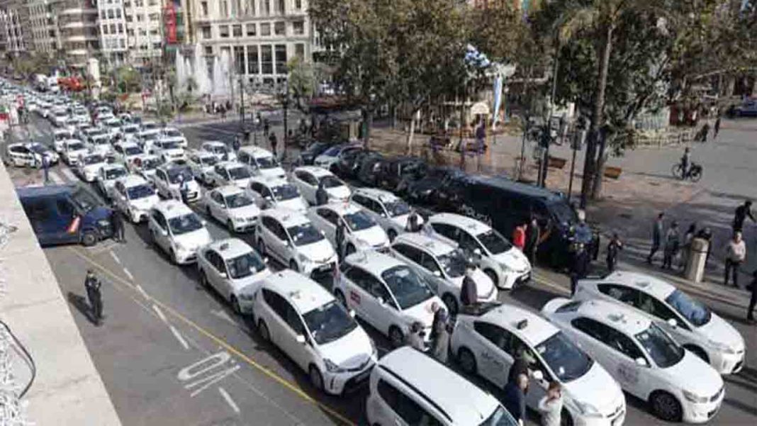 Protesta de los taxistas valencianos contra Uber