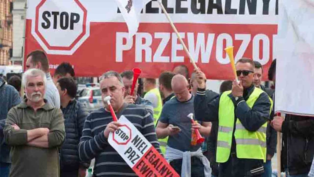 Cientos de taxistas polacos protestaron contra Uber en Varsovia