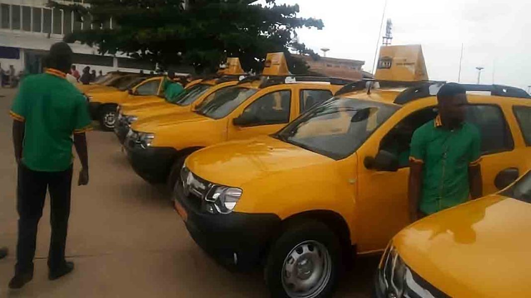 Los taxistas de Benín protestan contra Uber en Porto Novo