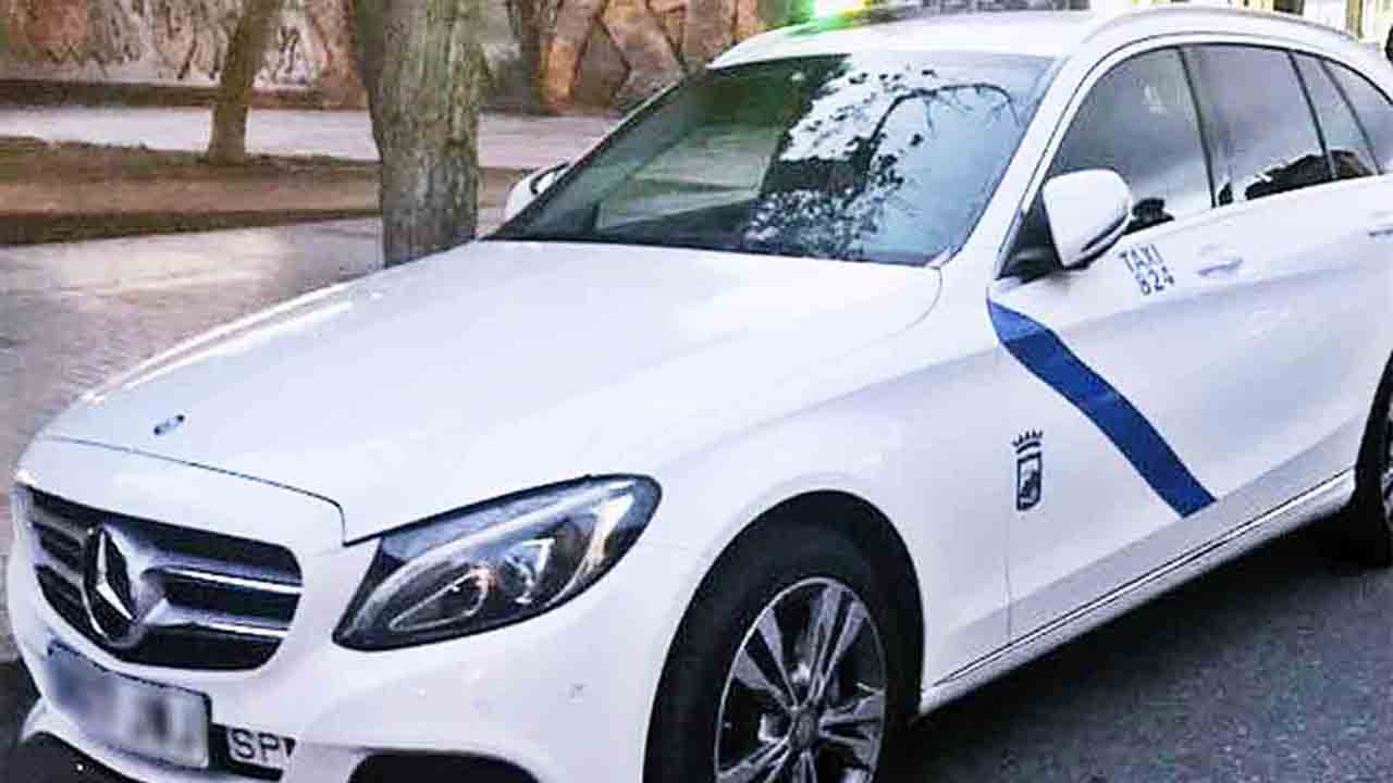 El Ayuntamiento de Málaga pide una vestimenta correcta a los taxistas