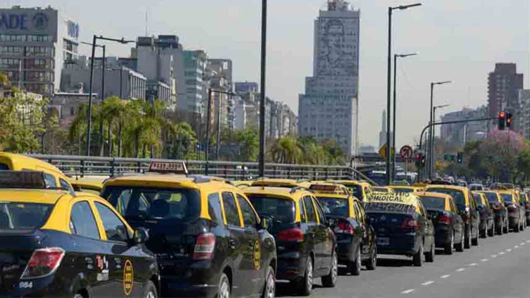 Los taxistas porteños protestan contra Uber en Buenos Aires