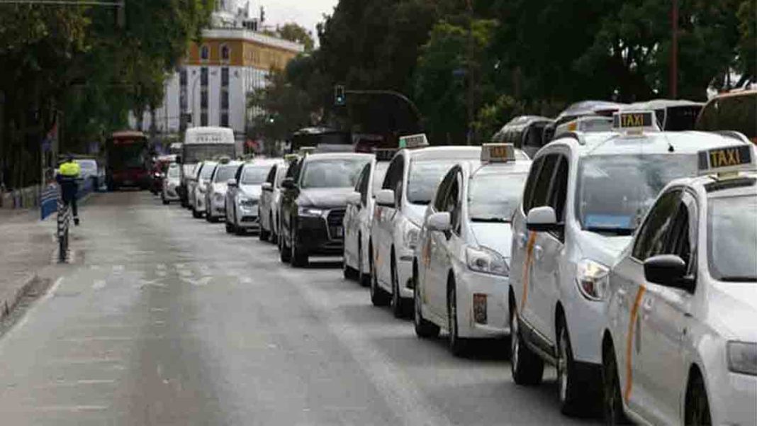 Los taxistas andaluces protestan contra Uber en Sevilla