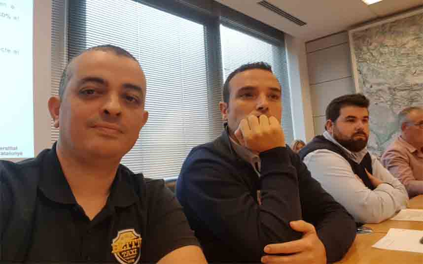Los taxistas de Barcelona se reunen con el Conseller Damiá Calvet