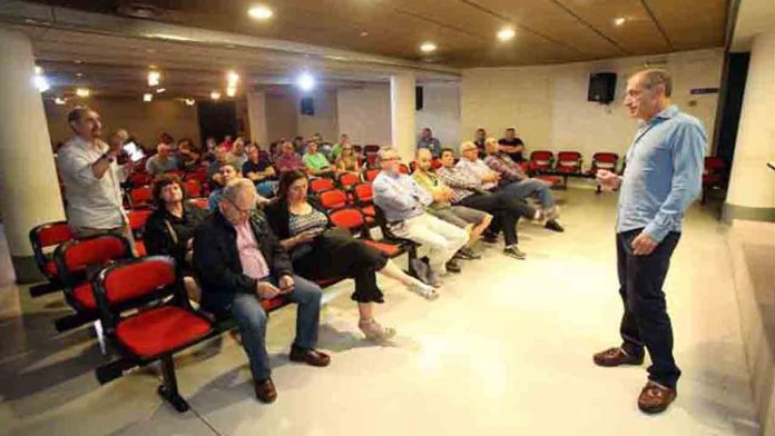 Los taxistas de Oviedo defienden la legalidad en la fusión de las cooperativas