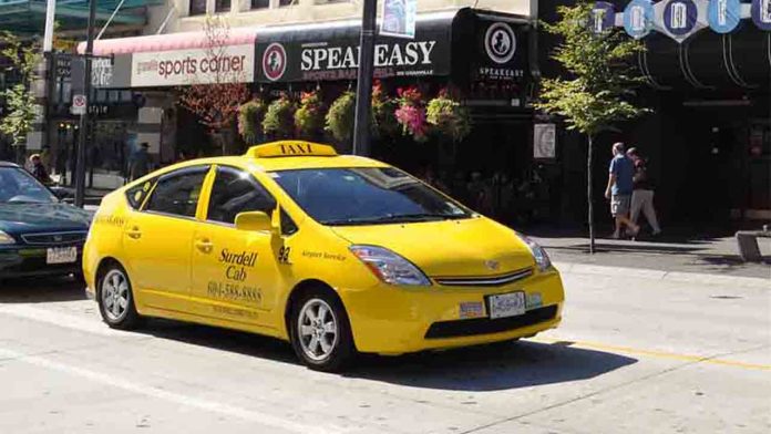 Los taxistas de Vancouver irán a los juzgados para revocar la licencia de Uber y Lyft