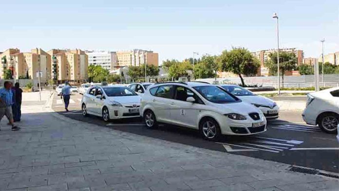 Los taxistas de Zaragoza llevarán uniformes voluntariamente