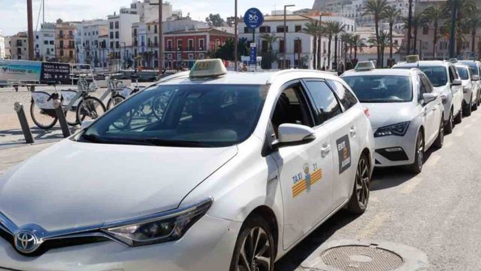 El Consell de Ibiza estudia que los taxis no puedan exceder de los 100 Km/h a través del taxímetro