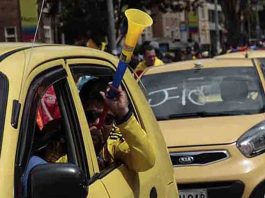 Los taxistas colombianos anuncian movilizaciones el 16 de marzo por el regreso de Uber