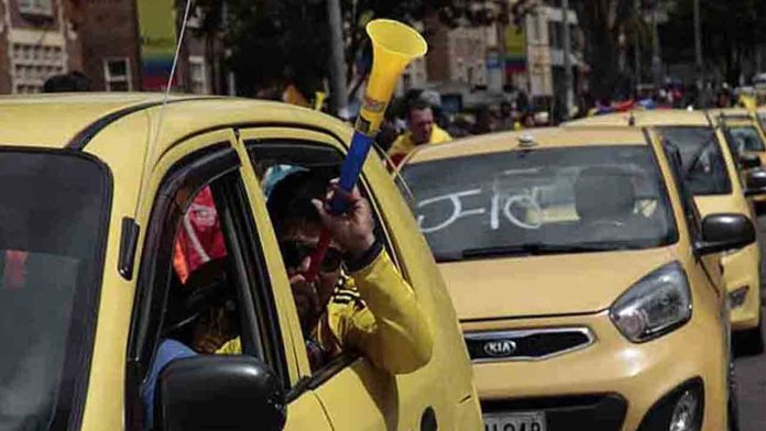 Los taxistas colombianos anuncian movilizaciones el 16 de marzo por el regreso de Uber