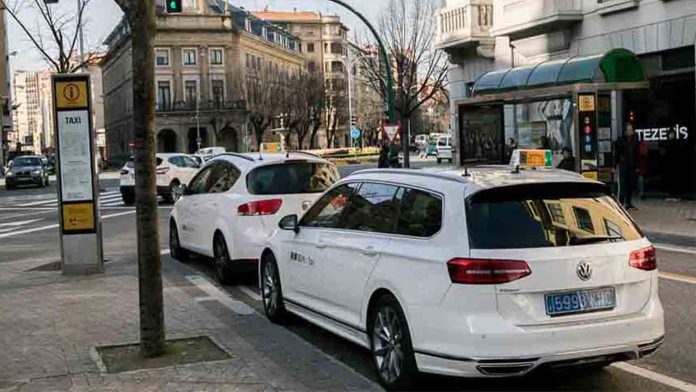 Los taxistas de Pamplona exigen que los VTC llevan la hoja de ruta