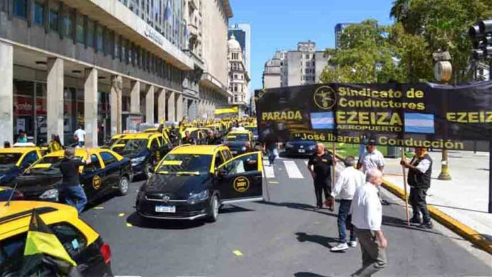 Los taxistas argentinos vuelven a salir a la calle en su lucha contra Uber