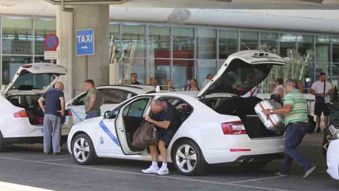 Los taxistas de Málaga piden reducir el número de vehículos por el coronavirus
