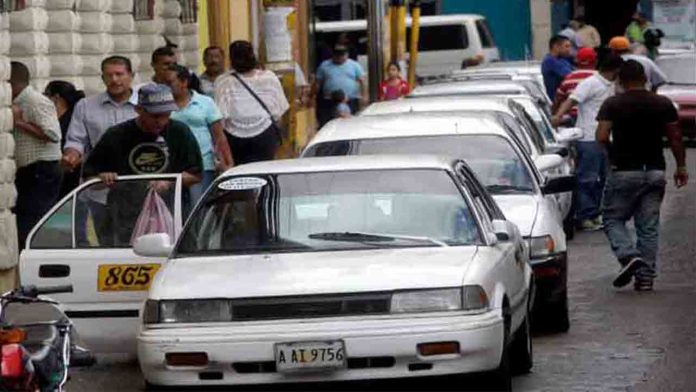 Los taxistas hondureños realizarán paros contra la competencia desleal