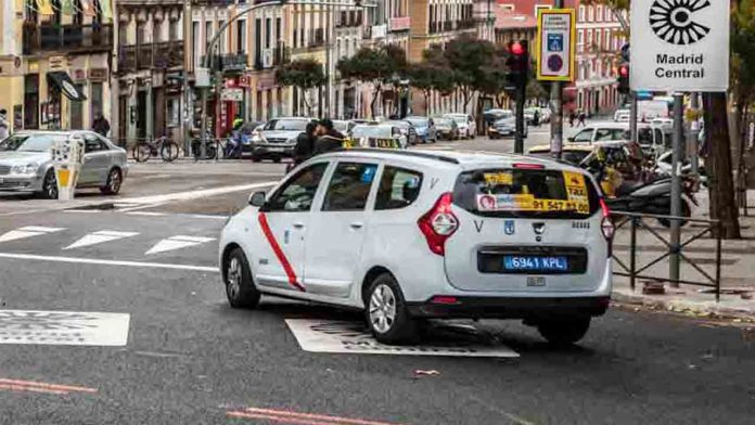 Madrid no reducirá el número de taxis hasta la publicación de un Decreto