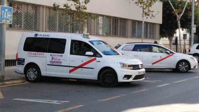 El Ayuntamiento de Almería concede una subvención de 60.000 euros al Taxi