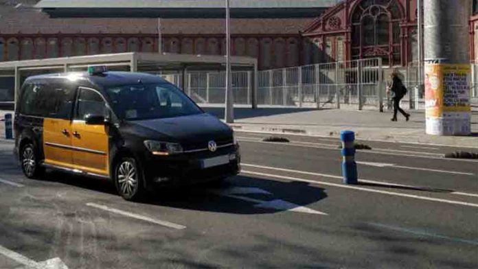 El taxi de Barcelona solicita al AMB la reducción de la flota una vez acabe el confinamiento