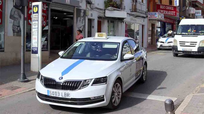 Benidorm valorará el valenciano e inglés para otorgar nuevas licencias de taxi