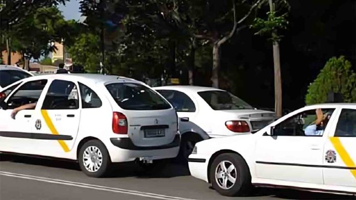 El Ayuntamiento de Sevilla rescatará 36 licencias de taxi