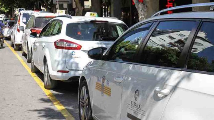 Se suspende en Ibiza la prórroga de licencias estacionales de taxi