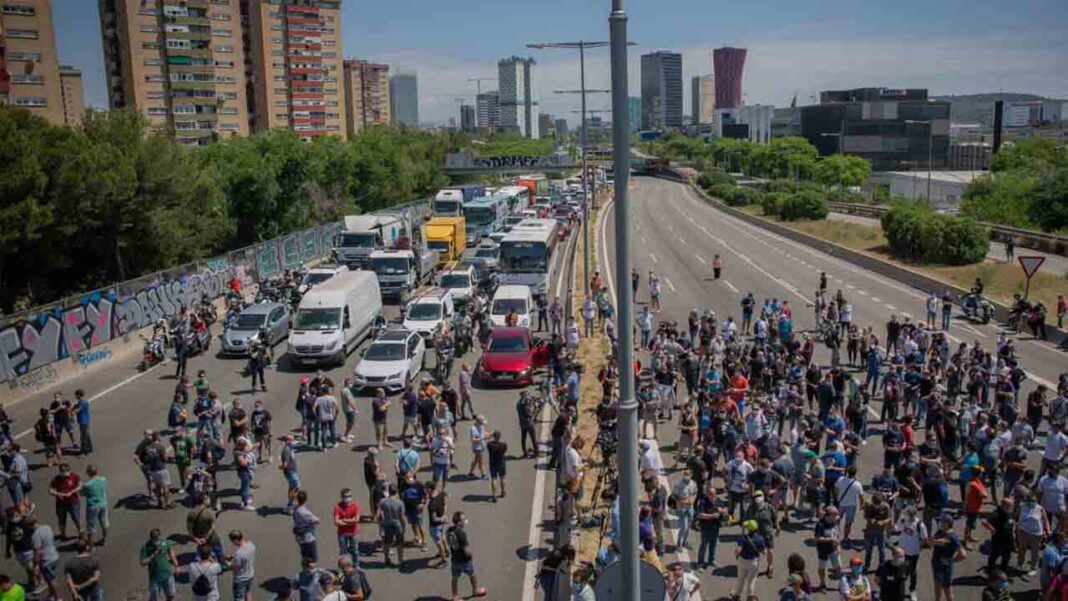 Élite Taxi organiza una marcha en apoyo a los trabajadores de Nissan