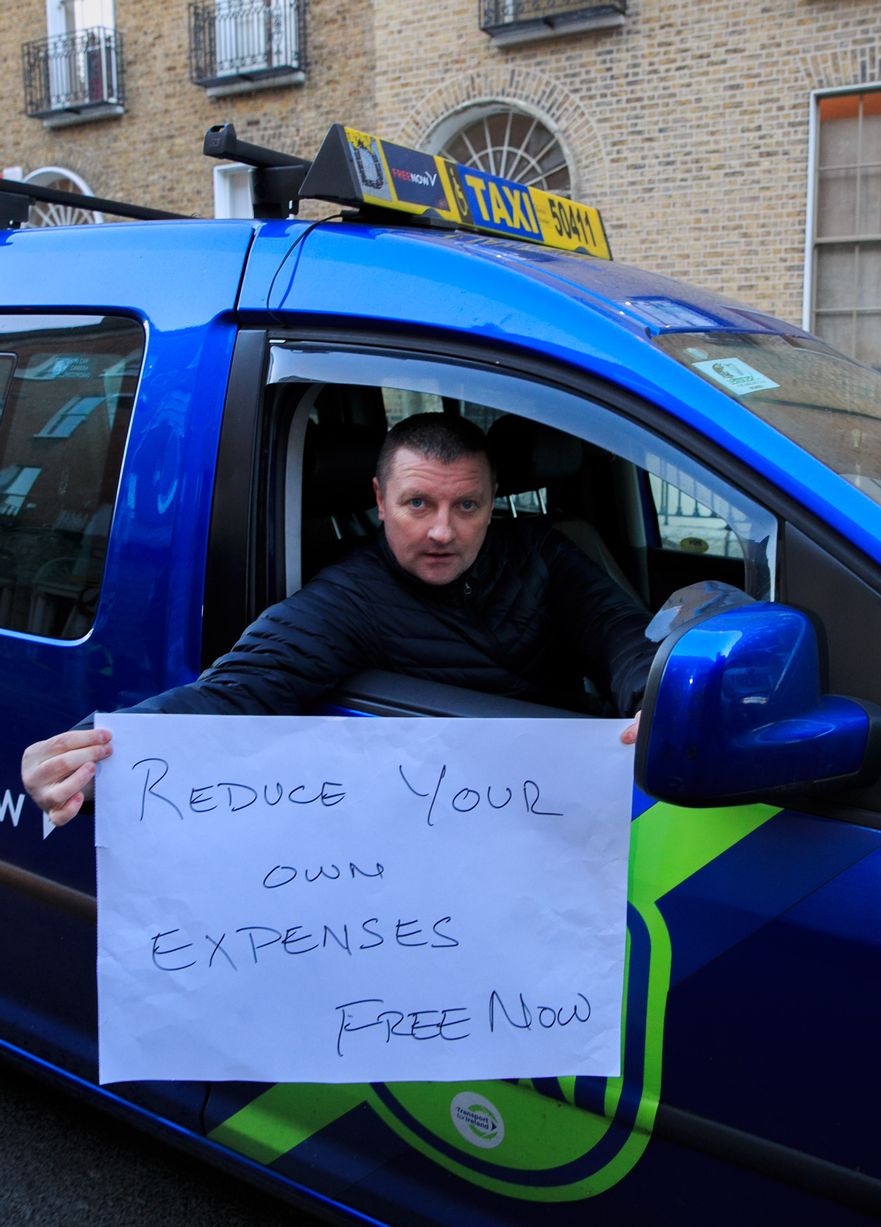 Cientos de taxistas de Dublín protestan ante las oficinas de Free Now