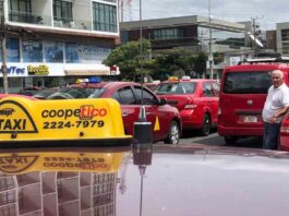Los taxistas de Costa Rica devuelven 15 licencias por semana al Gobierno