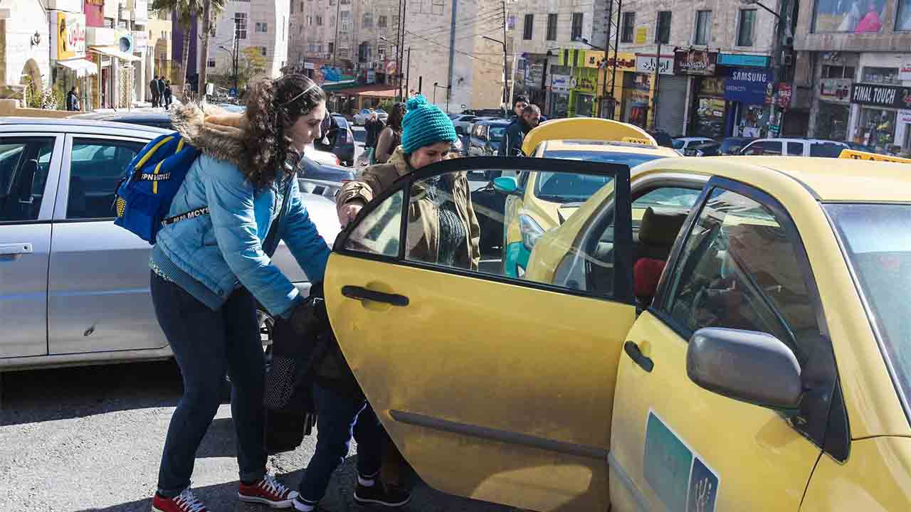 Los taxistas jordanos piden ayuda al gobierno por la crisis del Covid