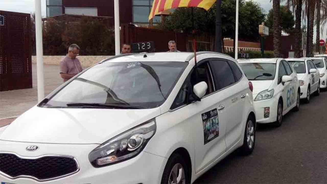 El sector del taxi de Valencia pide reducir la flota por la falta de demanda
