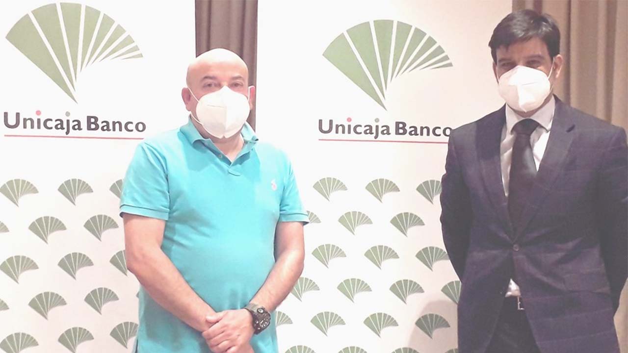Unicaja facilitará créditos a los taxistas de la Cooperativa Radio-Taxi de Valladolid