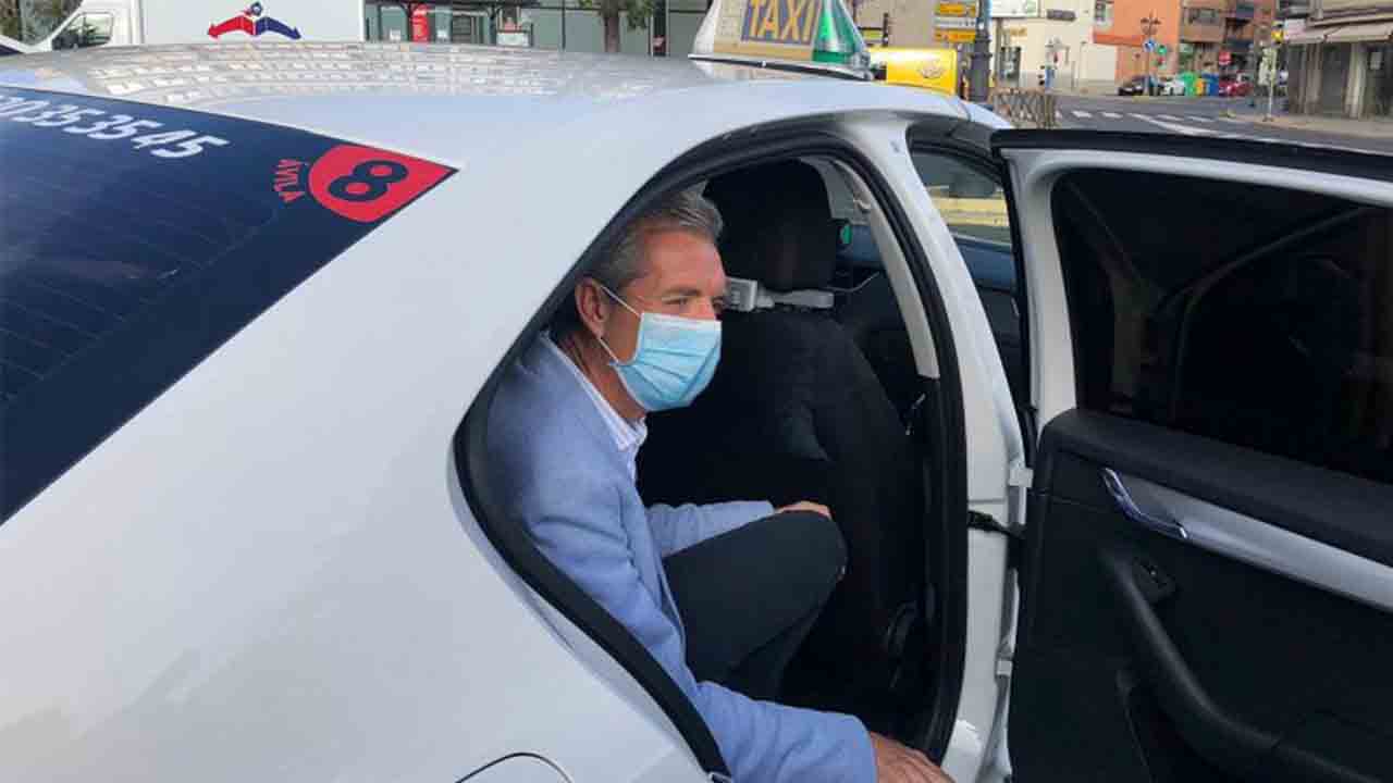 Los taxis de Ávila llevarán mamparas como protección contra el Covid-19