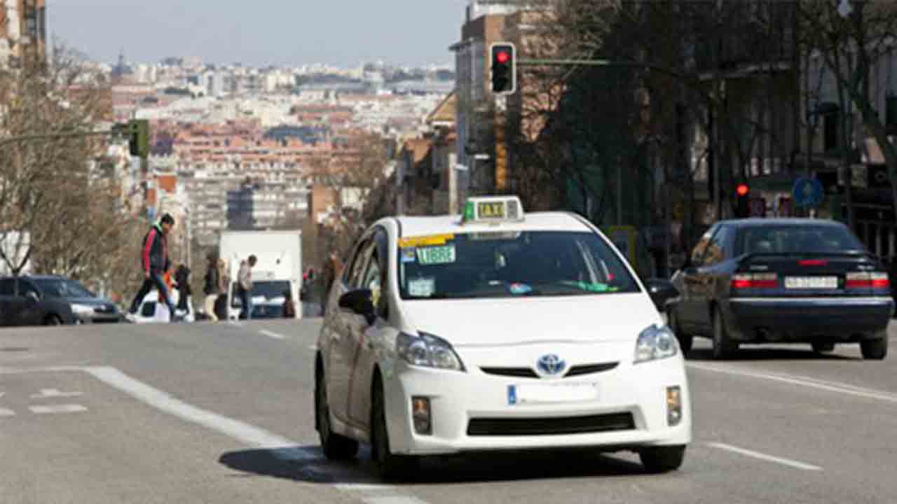El taxi de Madrid exige un plan de choque ante la falta de demanda