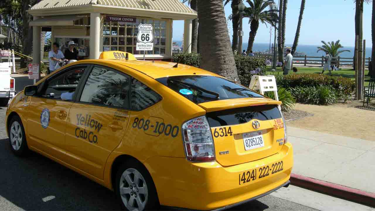 Los taxis de Los Ángeles se preparan para una posible salida de Uber Lyft