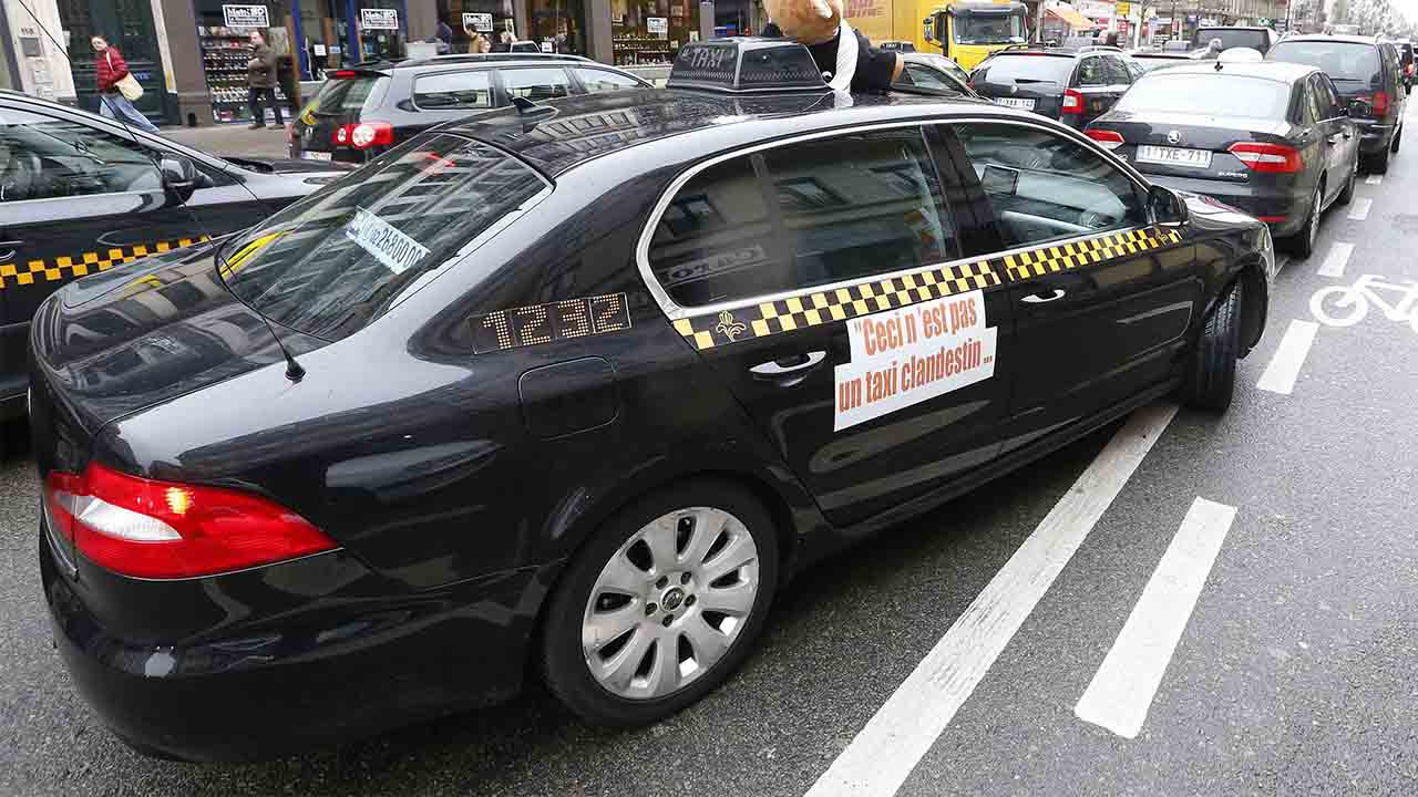 Bruselas prepara reglas más estrictas para la contratación de conductores de Uber