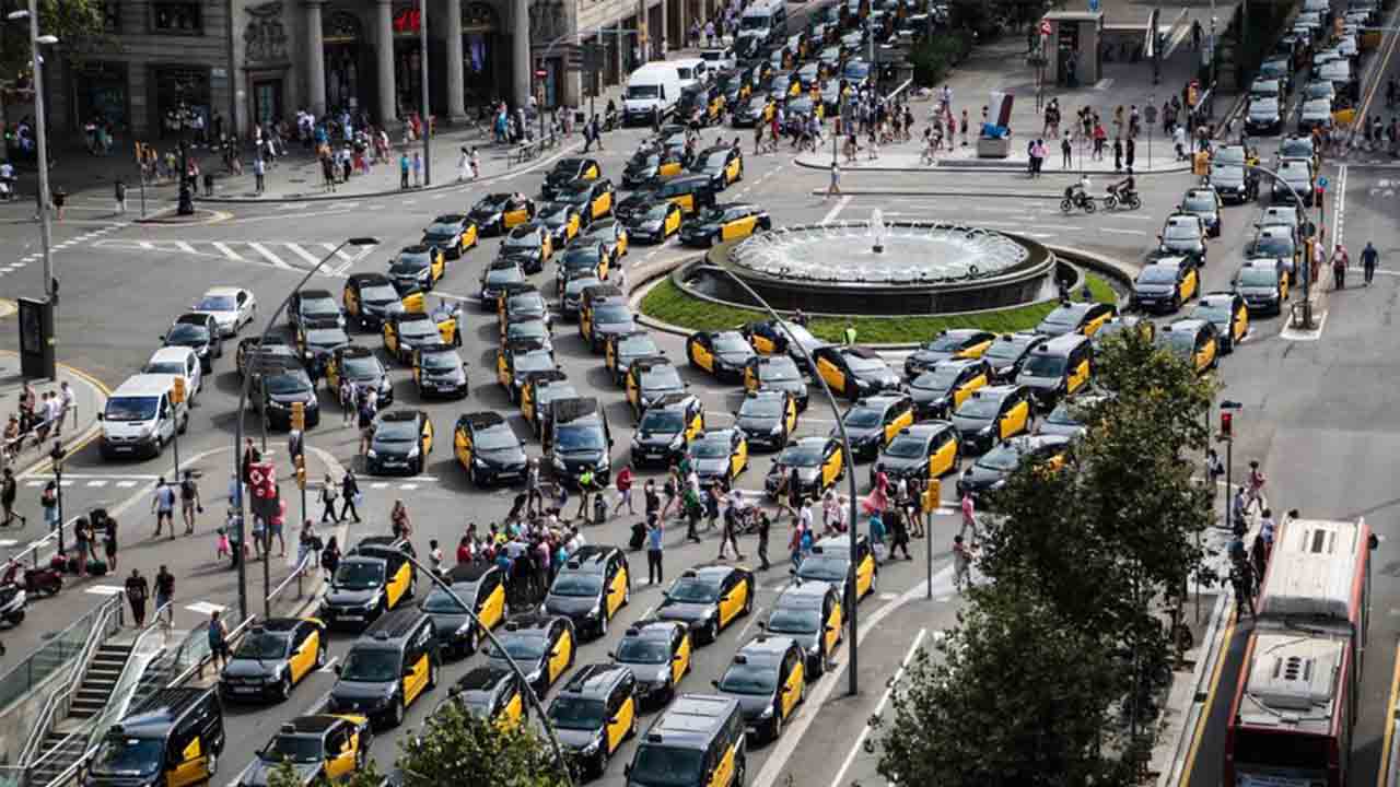 El taxi de Barcelona anuncia movilizaciones contra la inacción del Gobierno