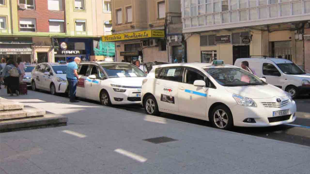 Los taxistas de Santander barajan la posibilidad de aumentar el número de taxis si sube la demanda en Navidad