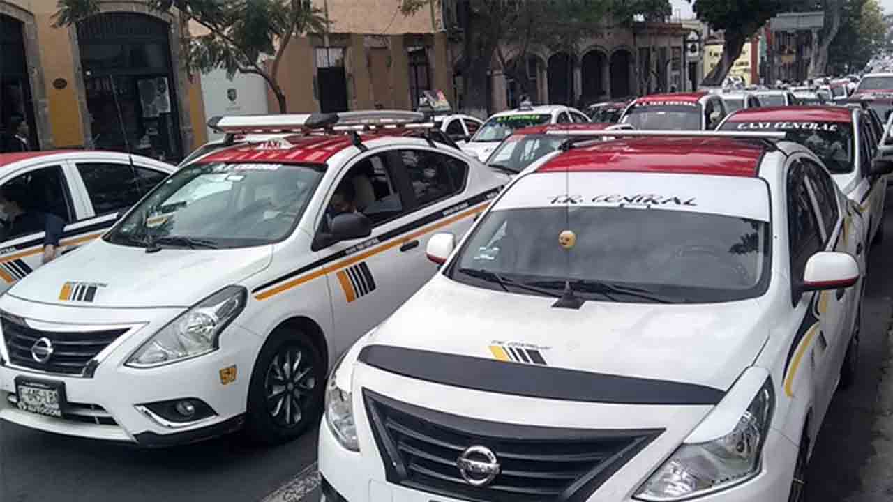 Protesta de los taxistas de Michoacán contra Uber en la capital